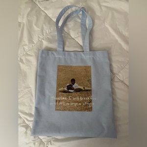 blue tote bag